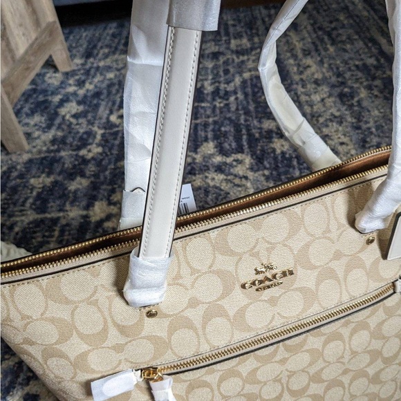 BRAND NEW Large Beige COACH Tote - Picture 5 of 5